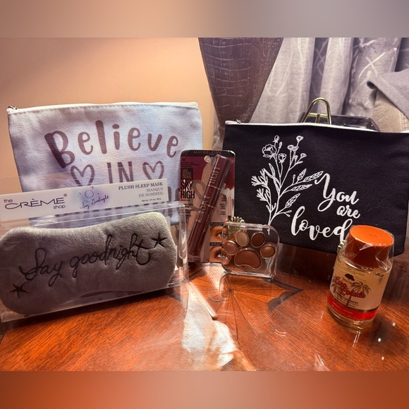 Inspirational Cosmetic Bags w/Sleep Mask, Body Wash, Shadow Palette & Mascara - Picture 11 of 11